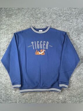 Disney Winnie The Pooh Crewneck Pullover Men’s Small Blue Tigger Embroidered